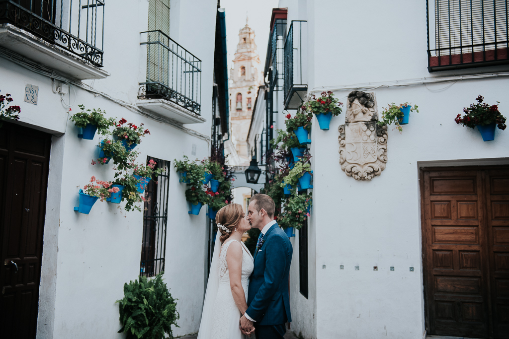 fotografía de boda, fotógrafos de bodas córdoba, bodas Córdoba, novias, calleja de las flores, Judería de Córdoba