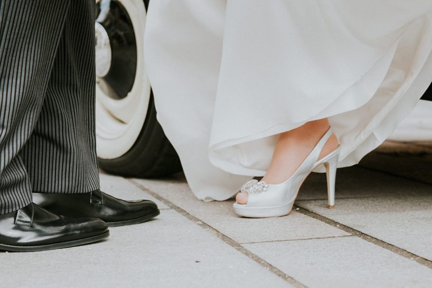 Fotografia de bodas, Detalles de bodas, fotógrafos de bodas, bodas Córdoba, Salida del coche de la novia