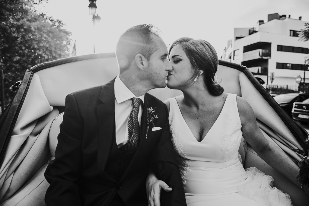 fotografía de boda, fotógrafos de bodas córdoba, bodas Córdoba, novias, Iglesia de San Cayetano, coche de caballos