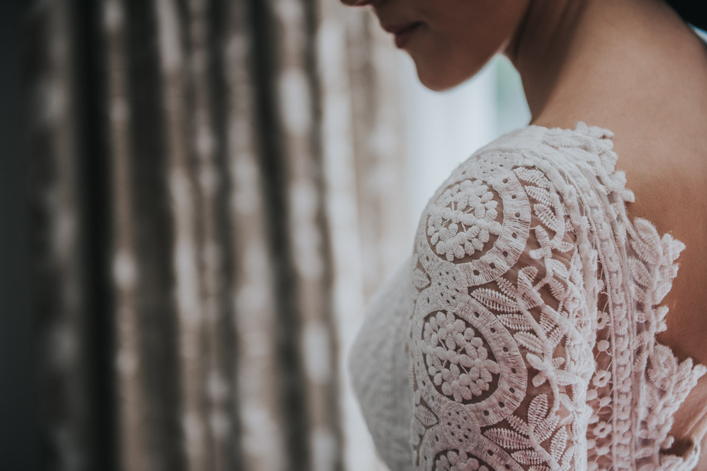 Carpe fotografía, preparativos novia, Parador de la Arruzafa, Parador de Córdoba, Bodas en Córdoba, Fotógrafos de Córdoba, fotografía de boda, Bodas en el parador de la arruzafa, novias con encanto, vestido encaje novia