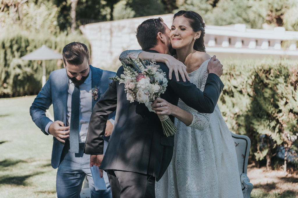 Carpe fotografía, ceremonia civil, Parador de la Arruzafa, Parador de Córdoba, Bodas en Córdoba, Fotógrafos de Córdoba, fotografía de boda, Bodas en el parador de la arruzafa, Boda civil córdoba, abrazo novia