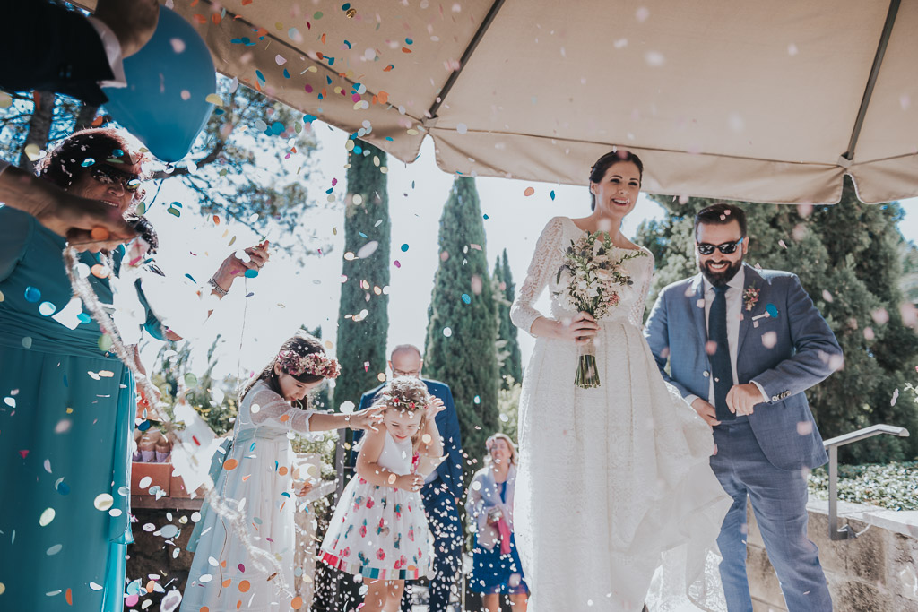 Carpe fotografía, ceremonia civil, Parador de la Arruzafa, Parador de Córdoba, Bodas en Córdoba, Fotógrafos de Córdoba, fotografía de boda, Bodas en el parador de la arruzafa, Boda civil córdoba, copa de bienvenida, tirar arroz salida de novios