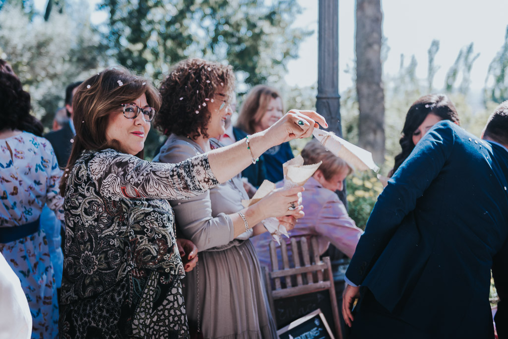 Carpe fotografía, ceremonia civil, Parador de la Arruzafa, Parador de Córdoba, Bodas en Córdoba, Fotógrafos de Córdoba, fotografía de boda, Bodas en el parador de la arruzafa, Boda civil córdoba, copa de bienvenida, tirar arroz salida de novios