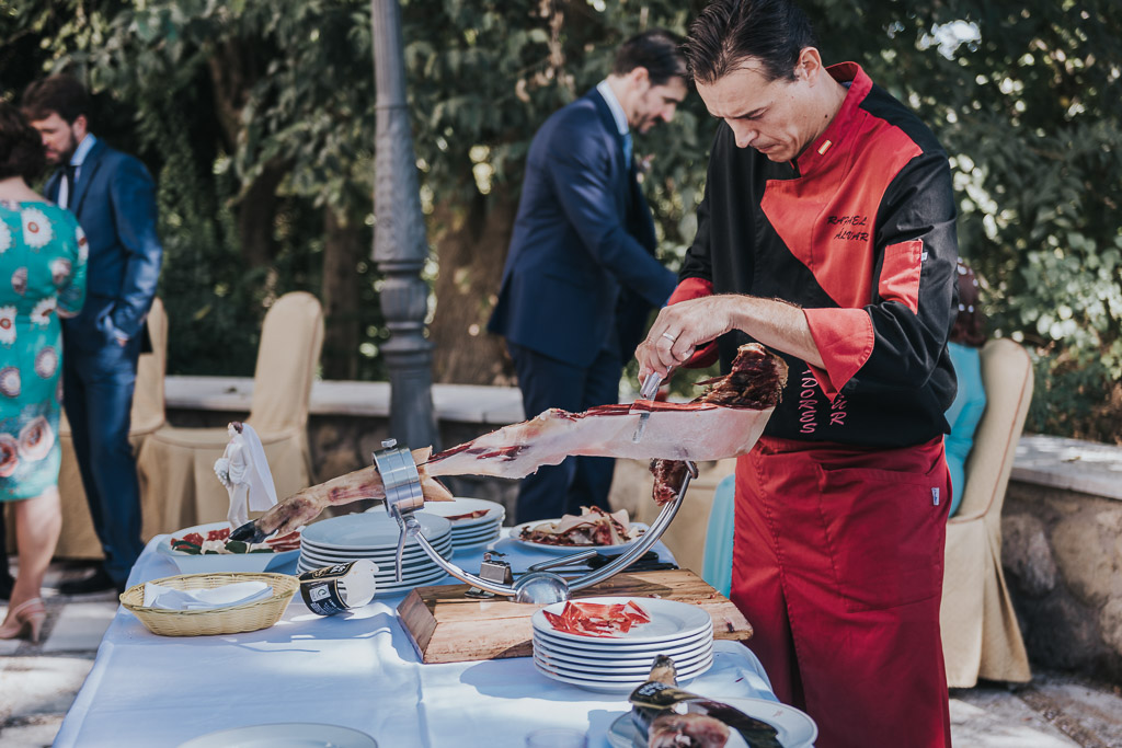 Carpe fotografía, ceremonia civil, Parador de la Arruzafa, Parador de Córdoba, Bodas en Córdoba, Fotógrafos de Córdoba, fotografía de boda, Bodas en el parador de la arruzafa, Boda civil córdoba, copa de bienvenida, cortador de jamón