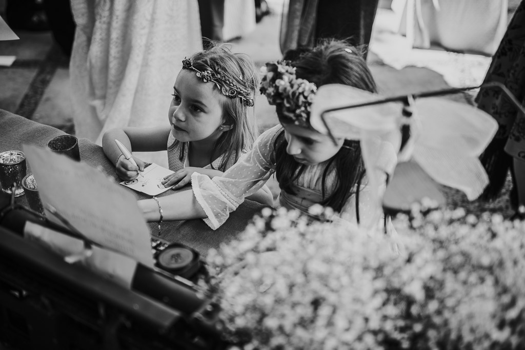 Carpe fotografía, ceremonia civil, Parador de la Arruzafa, Parador de Córdoba, Bodas en Córdoba, Fotógrafos de Córdoba, fotografía de boda, Bodas en el parador de la arruzafa, Boda civil córdoba, copa de bienvenida, niñas boda