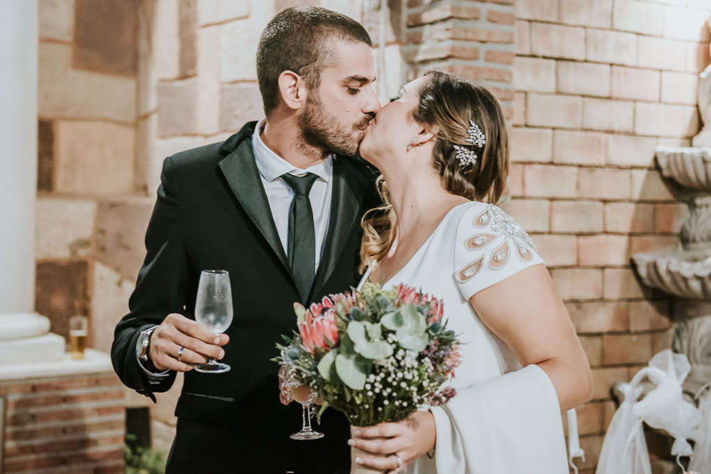 beso recién casados